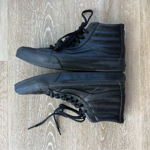 Vans SK8 Hi Slim Zip Perforated Leather
Black/Black SZ8